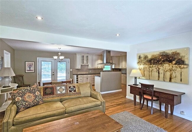 Building Photo - 194 Kenneth Dr