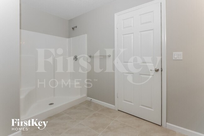 Building Photo - 873 SW Saltonstall Terrace