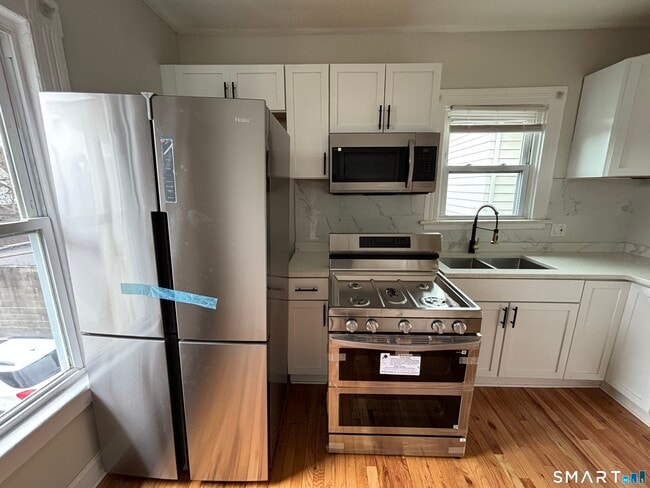 Building Photo - 241 Lewis St