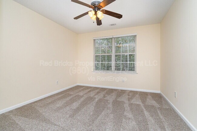 Building Photo - 16849 Greenlawn Hills Ct