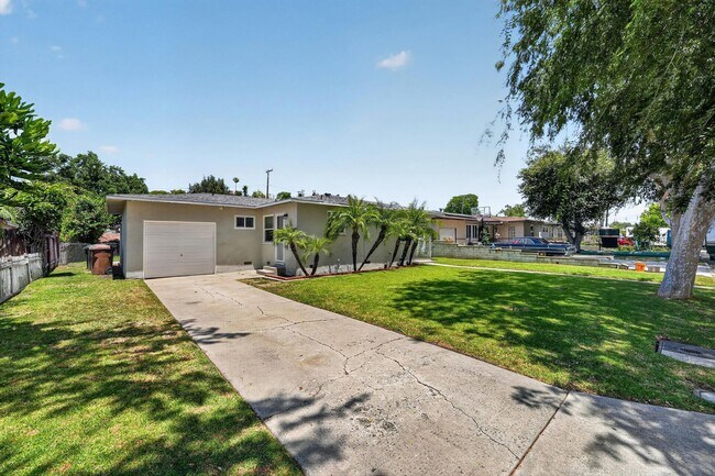Building Photo - Charming Fullerton Cul-de-Sac Home with Large Yard & Detached Garage