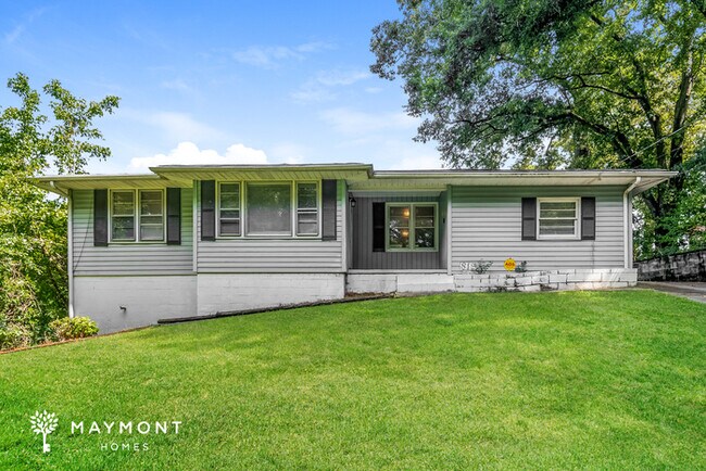 Primary Photo - Charming Home on Overlook Dr