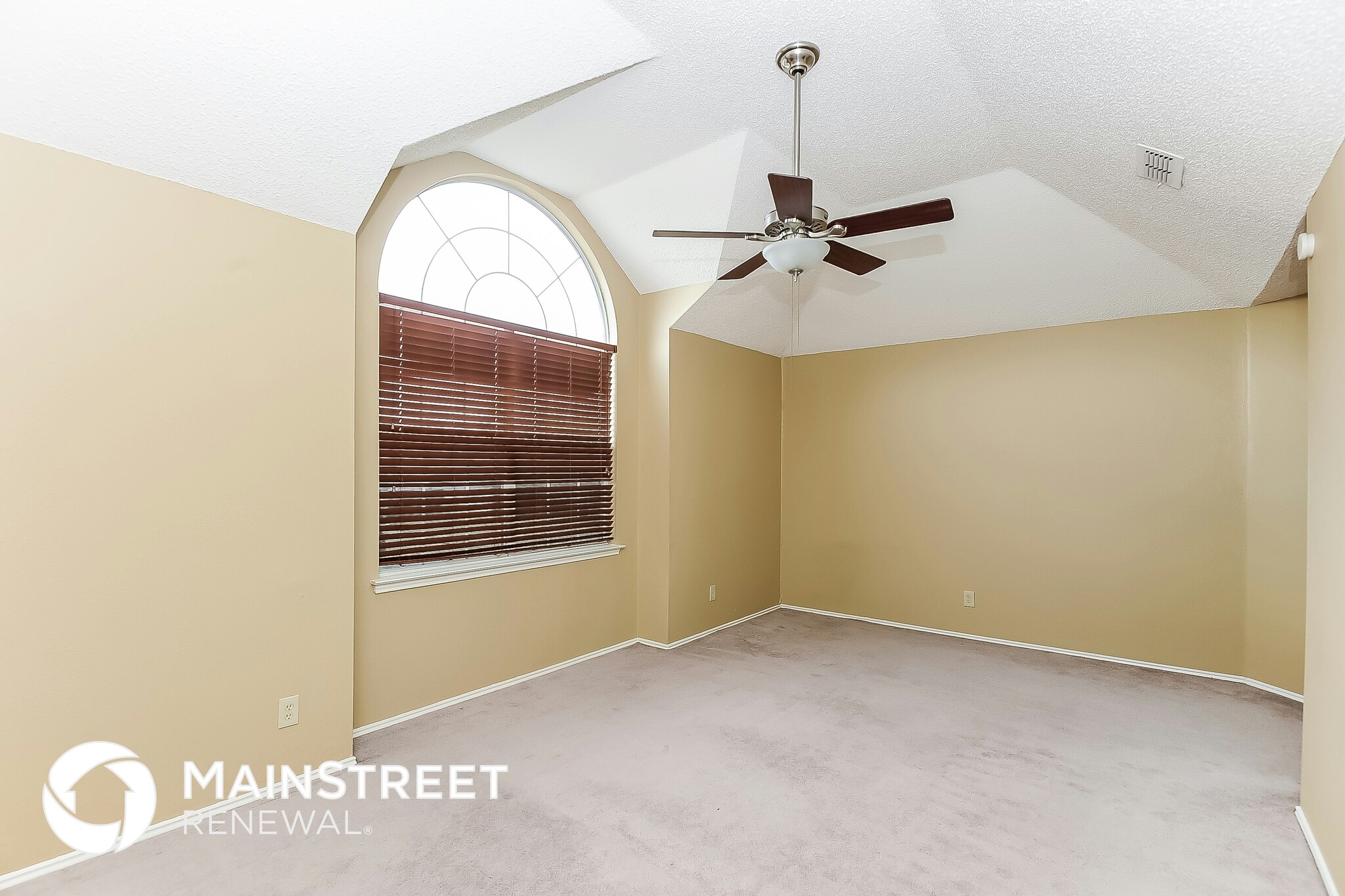 Building Photo - 2411 Bennington Dr