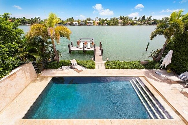 Building Photo - 405 E San Marino Dr