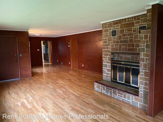 Building Photo - 4 br, 2 bath House - 10275 SE Hillcrest Drive