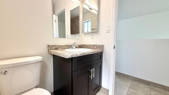 Building Photo - 1712 E Pepper Cir