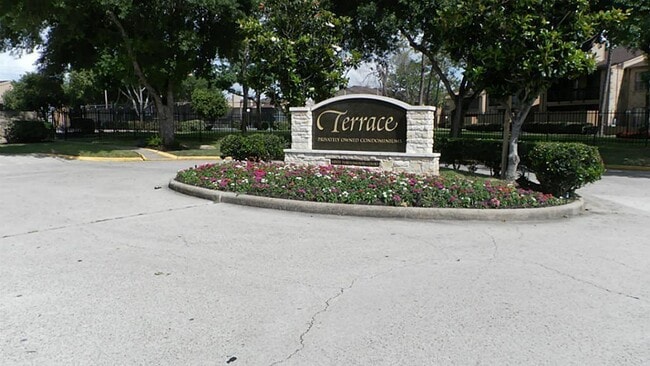 Building Photo - 10555 Turtlewood Ct