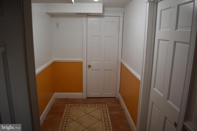 Building Photo - 6308 Joslyn Pl