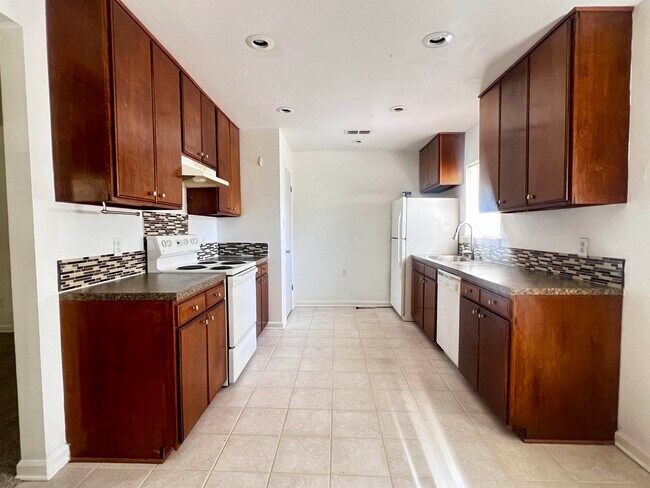 Building Photo - 809 Briandav St