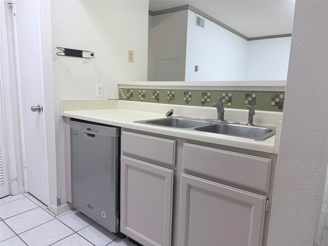 Building Photo - 6500 Harbor Town Dr