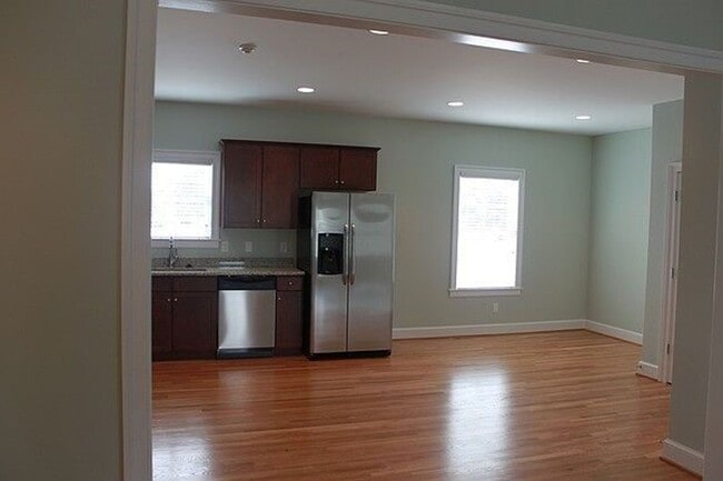 Building Photo - Large 4-Bedroom, 3.5 Bath Townhouse Minutes Away From VCU