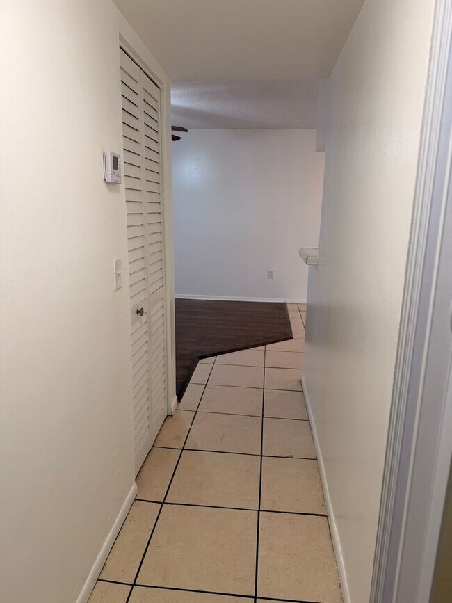 Building Photo - Two-bedroom apartment for rent in Margate