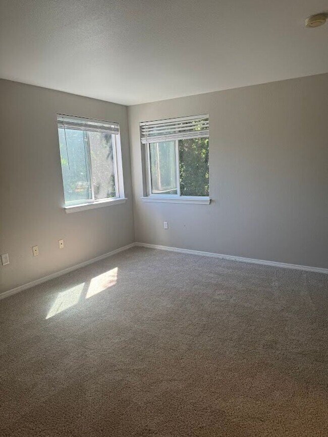 Building Photo - A New Wave of Living Here At Powell Court Apartments!