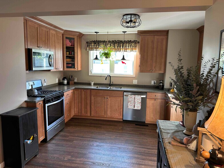 Building Photo - 35 Lyle Rd