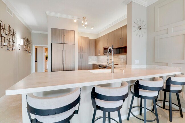 Building Photo - 806 E Windward Way