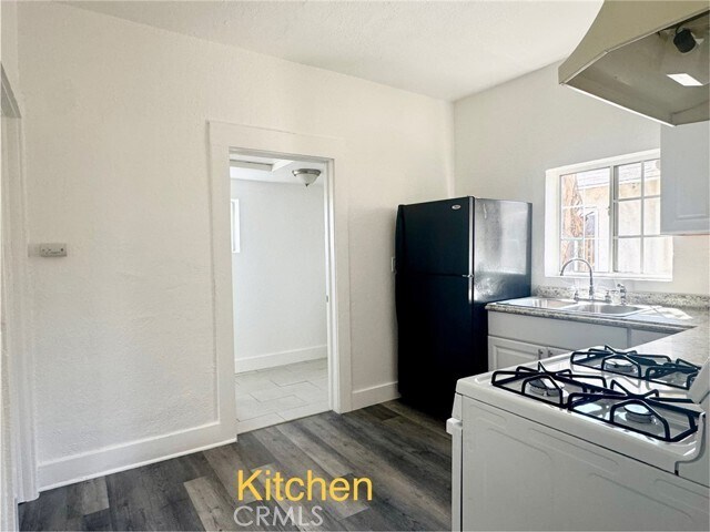 Building Photo - 206 W 52nd Pl