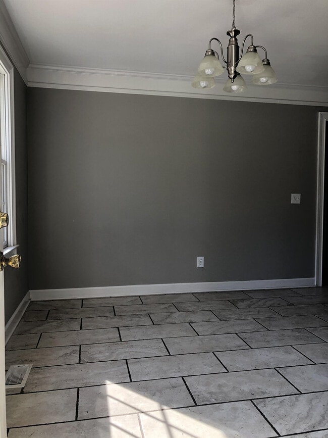 Building Photo - 1020 Joie Dr