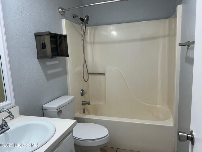 Building Photo - 4630 Erskine St