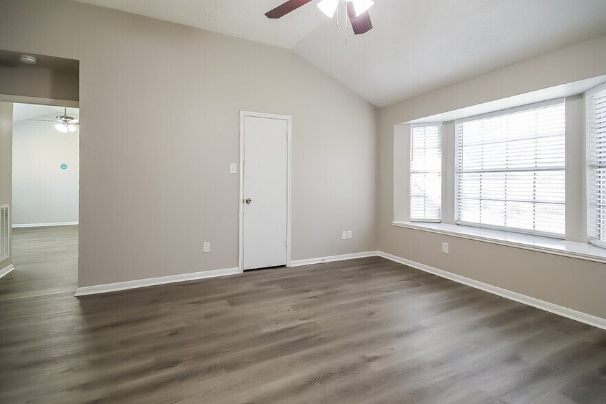 Building Photo - 28710 Sedgefield St