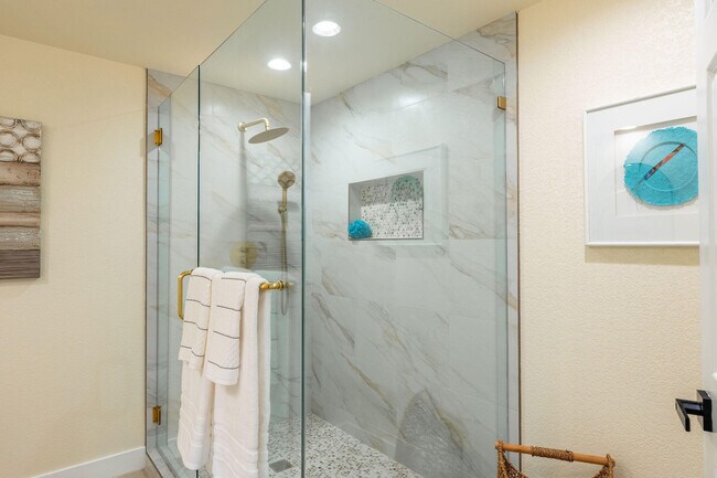 Building Photo - 54 Maximo Way