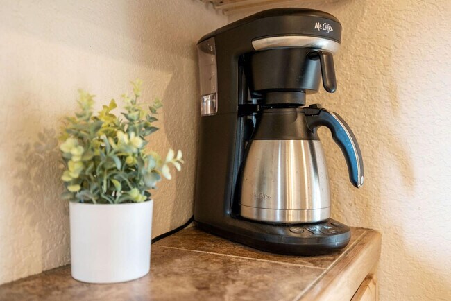 Building Photo - 51 Dakota Ln