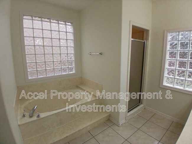 Building Photo - 128 San Jacinto St