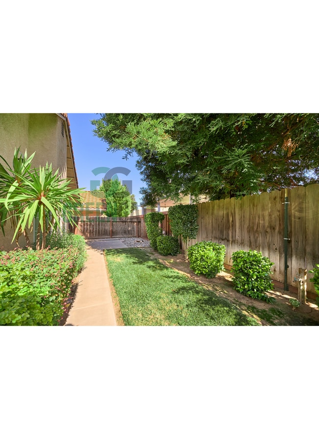 Building Photo - Lovely 3 Bedroom Home in Modesto MUST SEE!