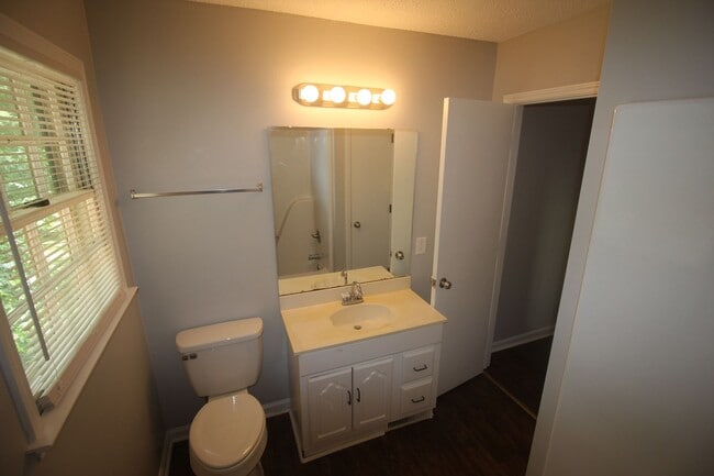 Building Photo - Move In Special!! 1/2 Off First Month's Re...