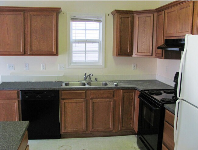 Building Photo - COMING SOON-BEAUTIFUL ALL ELECTRIC HOME in Polo Club!  2-Car Garage, W/D Included!