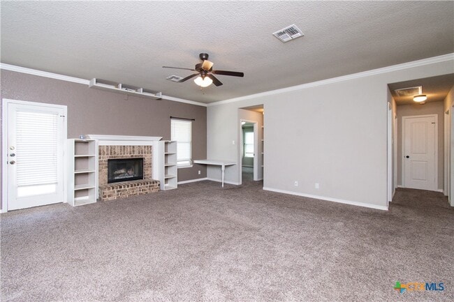 Building Photo - 2604 Hector Dr