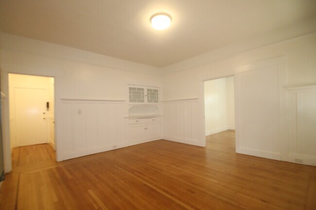 Building Photo - 201 Orange St