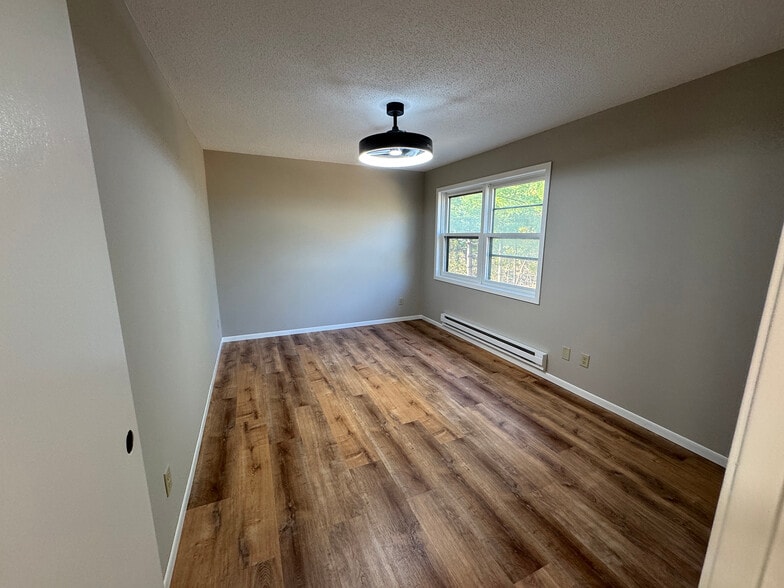 Building Photo - 612 4th St N