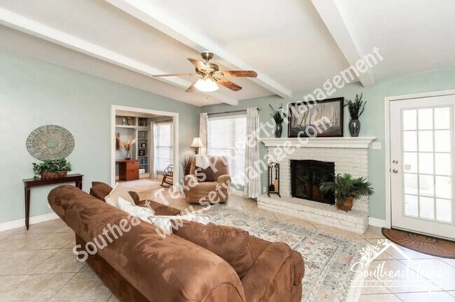 Building Photo - 6030 Zenith St