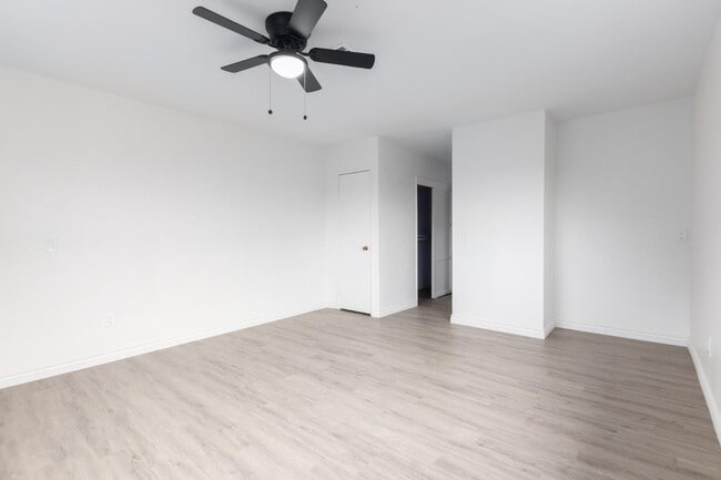 Building Photo - 4810 Iroquois Ave