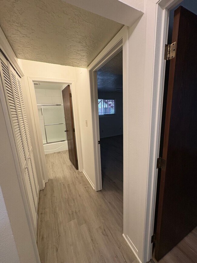 Building Photo - Updated **2 Bedroom | 1.5 Bath | 1-Car Garage Townhome**