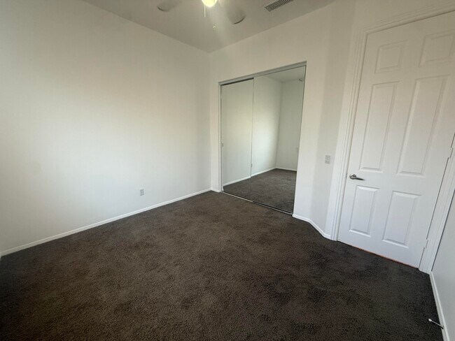 Building Photo - 103 Romanza Ln