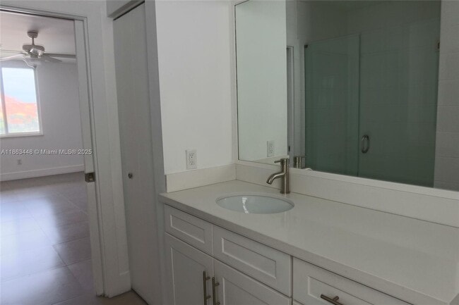 Building Photo - 555 E Dania Beach Blvd