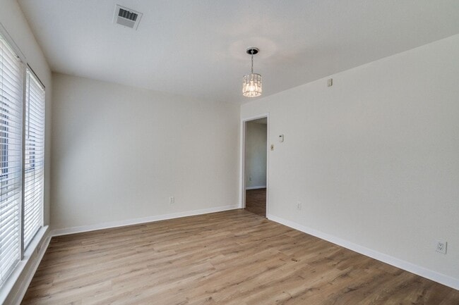 Building Photo - Beautiful and bright Plano home with updates