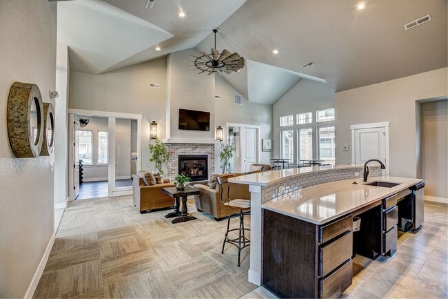 Building Photo - 4612 Hahns Peak Dr