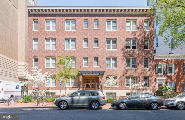 Building Photo - 1121 24th St NW