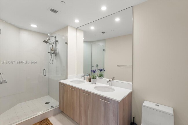 Building Photo - 501 NE 31st St