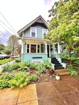 Building Photo - 1838 SE Oak St