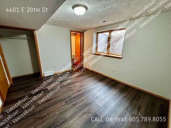Building Photo - 4401 E 20th St