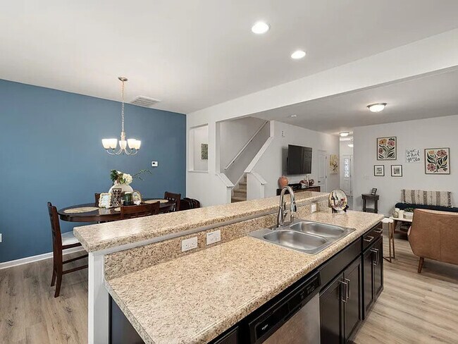 Building Photo - Lease OR Lease to Own