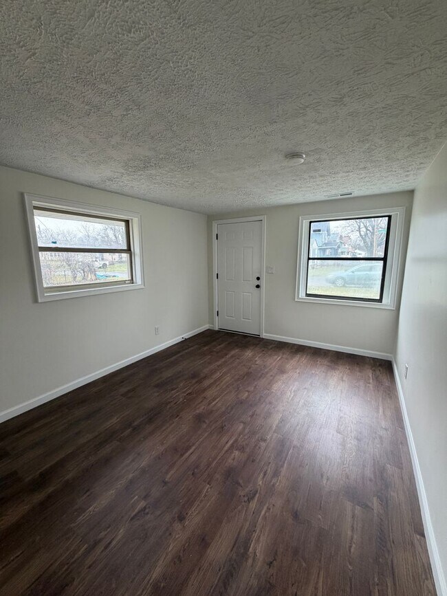 Building Photo - Charming 3/2 in Columbus