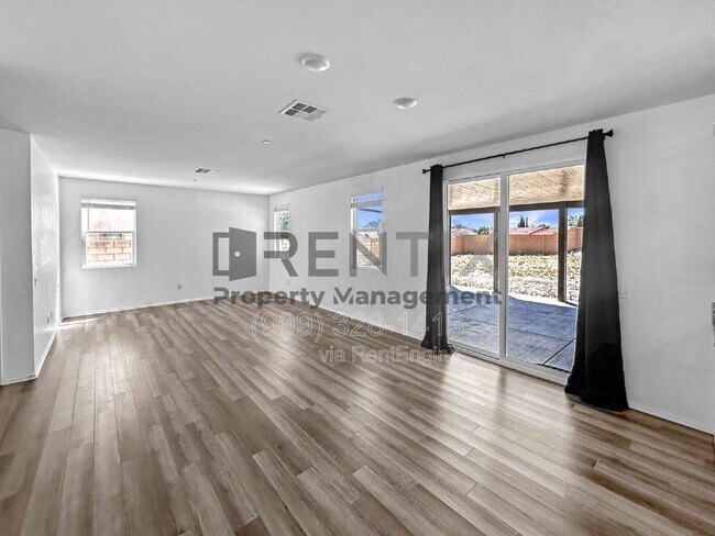 Building Photo - 15739 Yosemite St