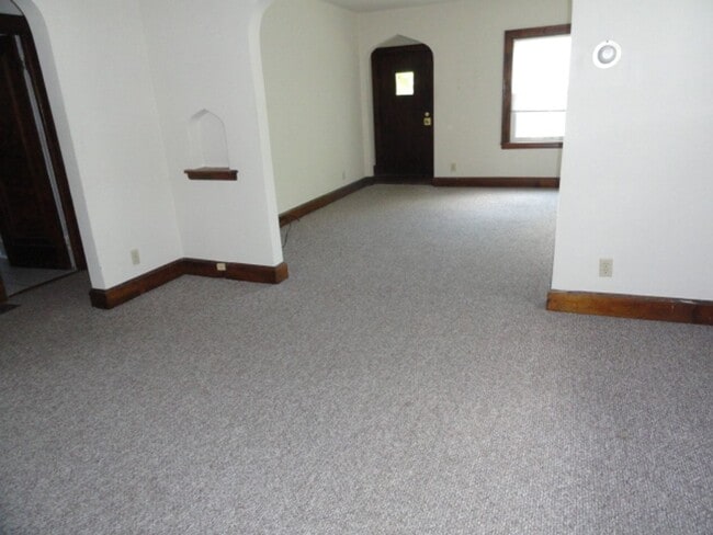 Building Photo - 1209 S W Ave