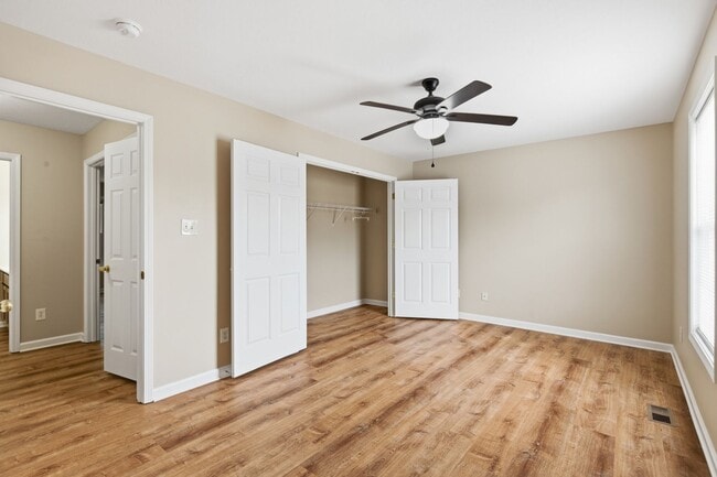 Building Photo - Knoxville 37912 - 2 bedroom 1.5 bath condo - call Jean Chung 865-386-1022