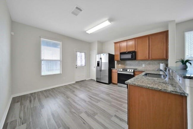 Building Photo - 2619 Skyview Silver Dr