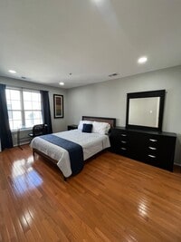 Building Photo - 30 Richmond Street4 - Master Bedroom